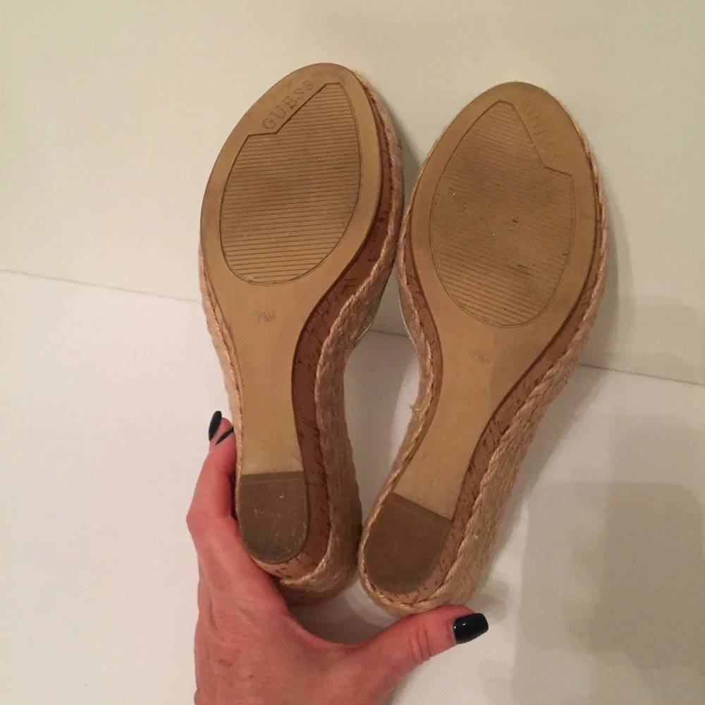 GUESS SHOES WEDGE PLATFORM SLIDES SANDALS GOLD GLITTER ROPE SIDES Size 7.5